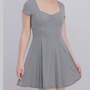 Juniors Size Large Fit and Flare Short Sleeve Dress